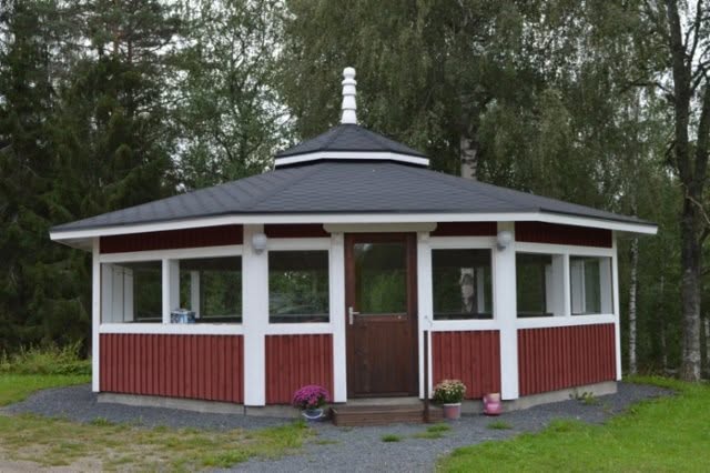 Röyhiön kylätalon paviljonki